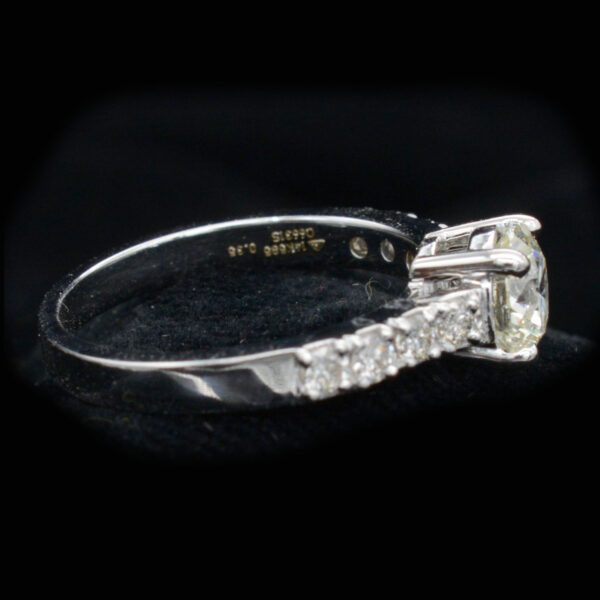 Ladies Ring